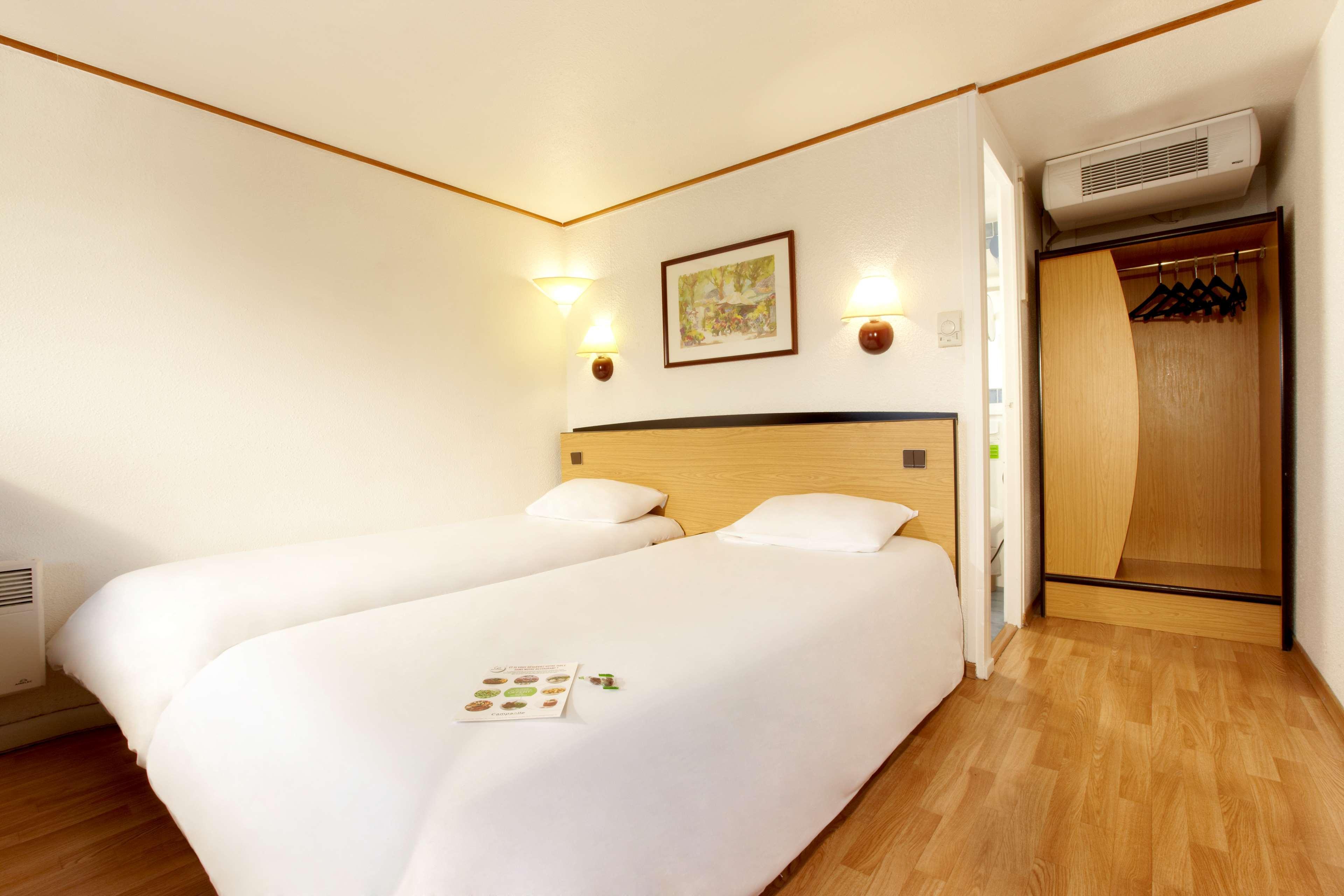 Hotel Campanile Calais Exterior foto