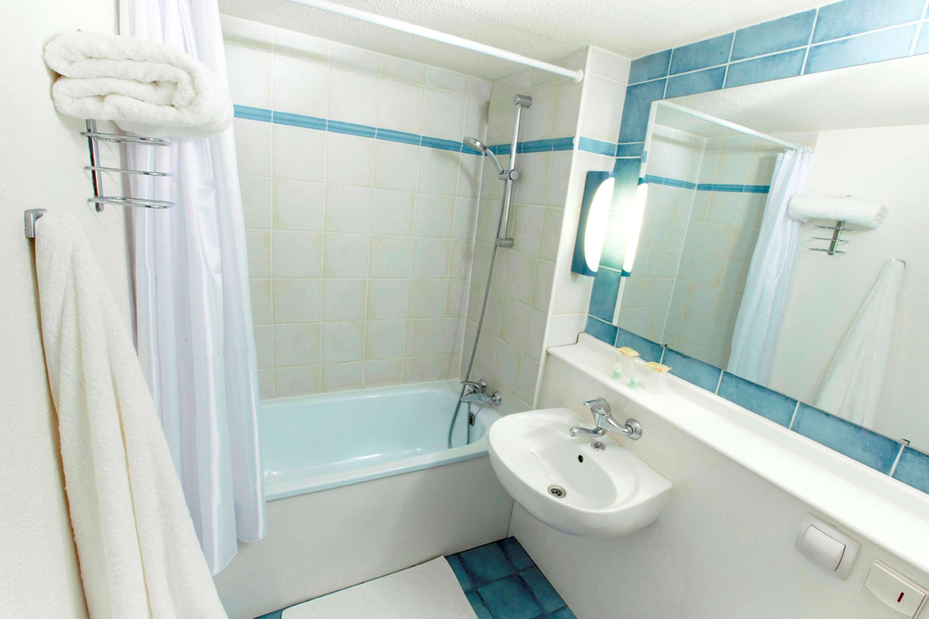 Hotel Campanile Calais Zimmer foto