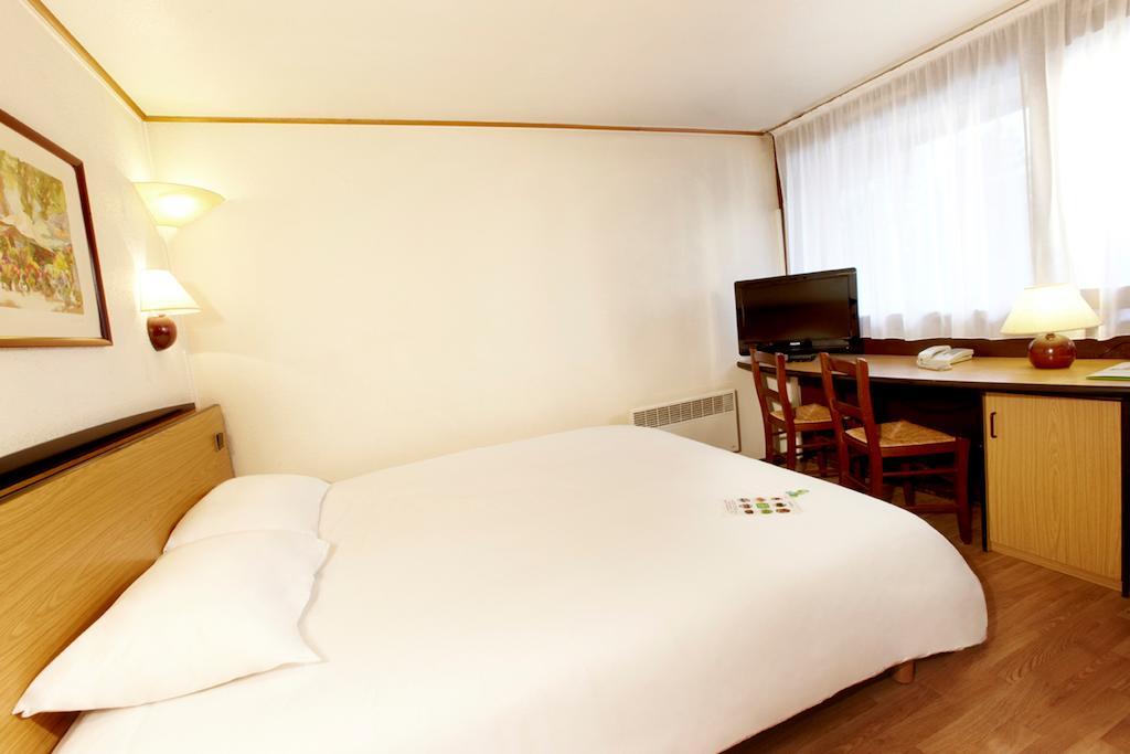 Hotel Campanile Calais Zimmer foto